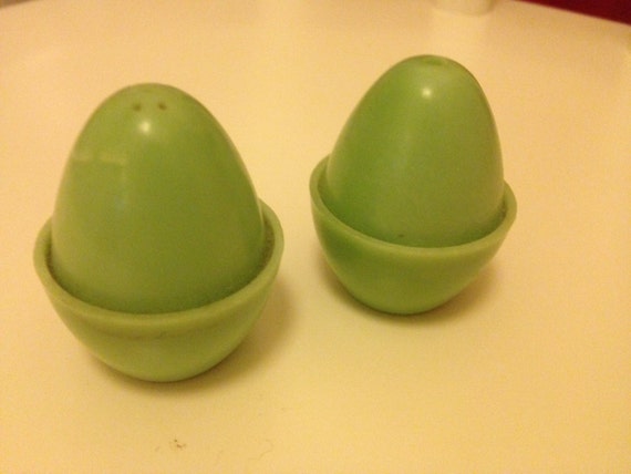 Green vintage 1960s mini egg shaped salt and pepper shakers