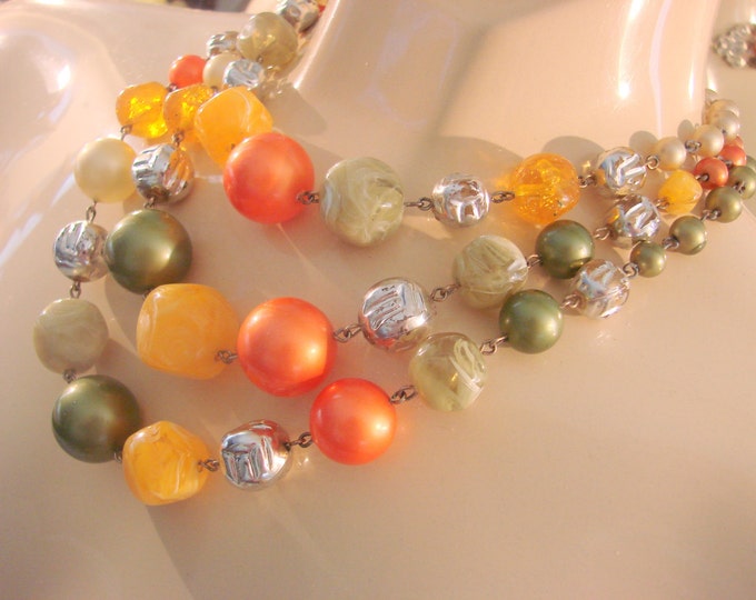 Lucite Bead Bib Necklace / Peach / Green / Persimmon / Orange / Silver / 50s Vintage Jewelry