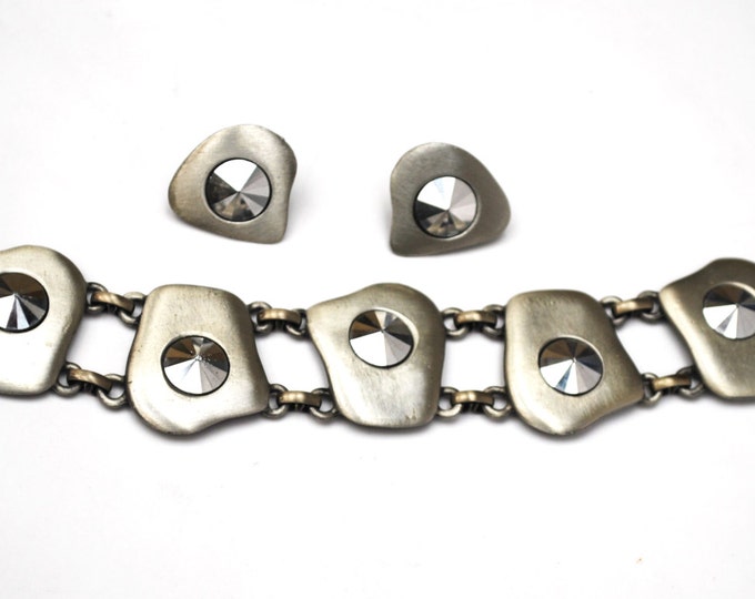 Celebrity Link Bracelet with a gun Metal silver tone modern design and matching clip on earrings