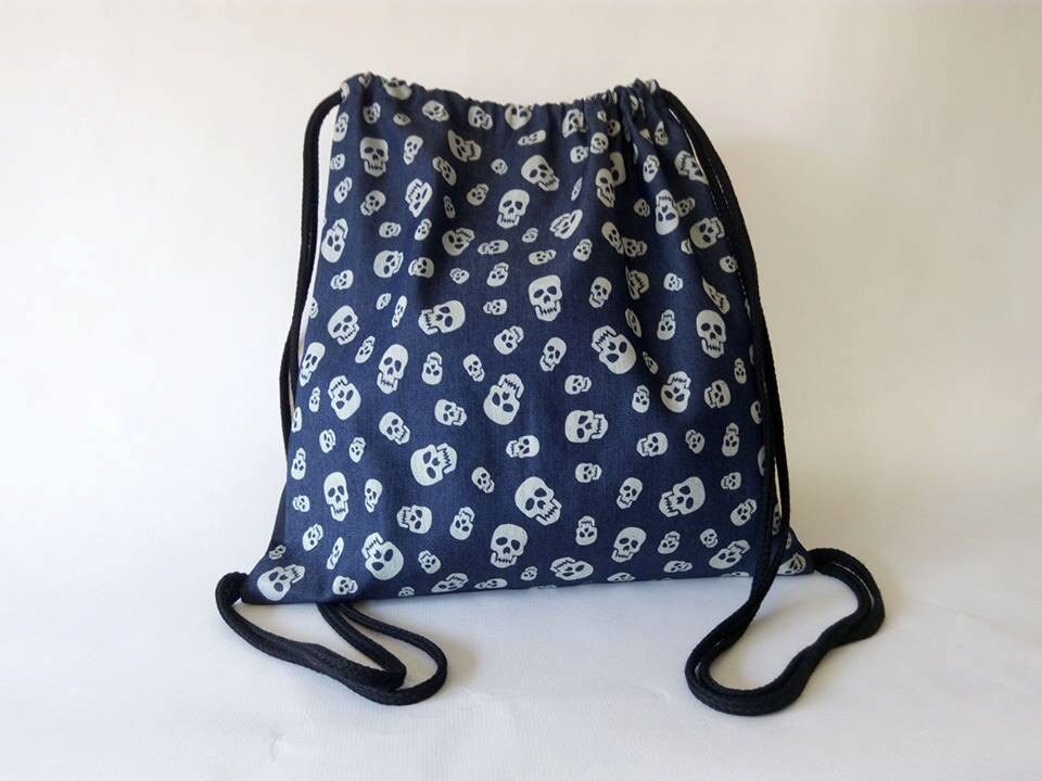 Skulls on jean drawstring backpack Cotton canvas 35x35cm