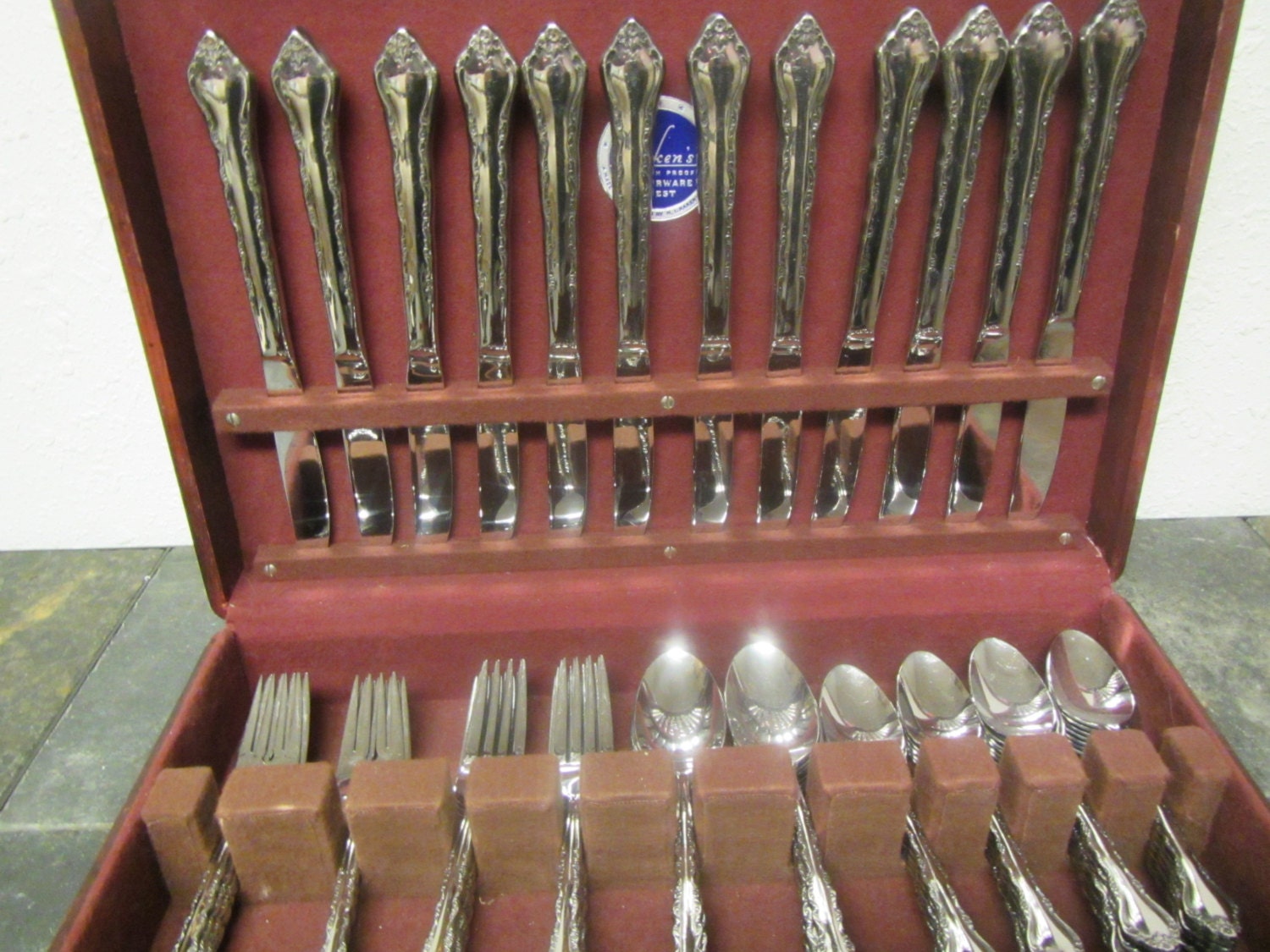 vintage NAKEN'S tarnish proof SILVERWARE CHEST with 77