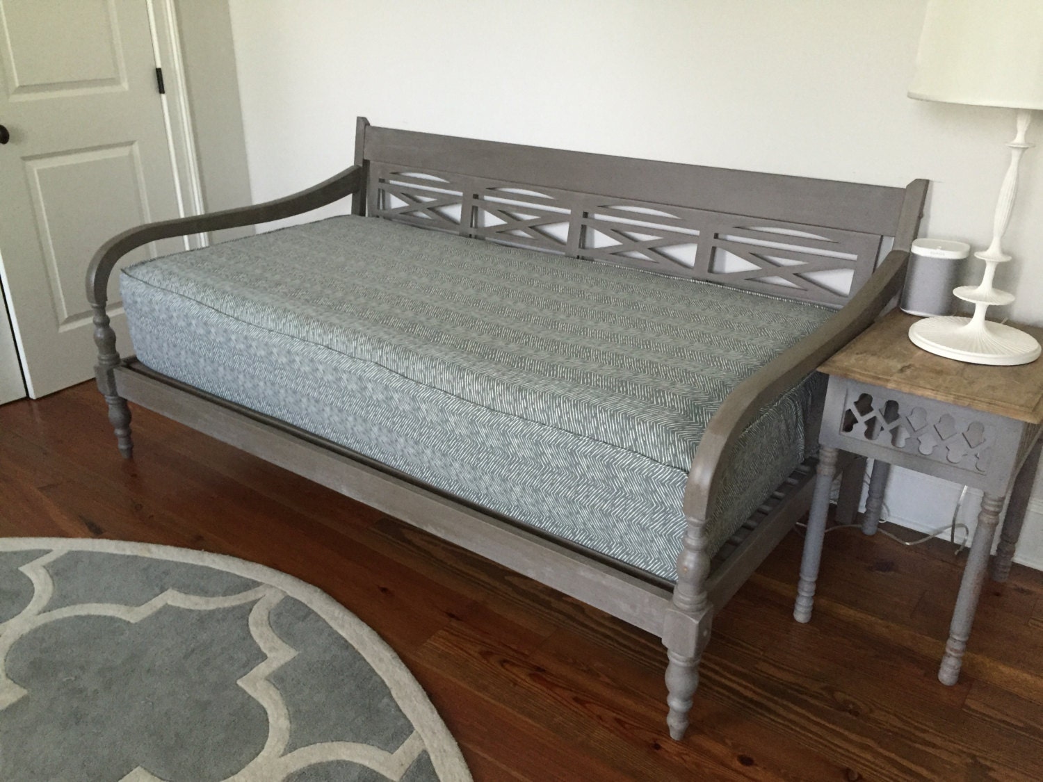 Fitted Daybed cover with CORDING PIPING in twin twin xl orfull 