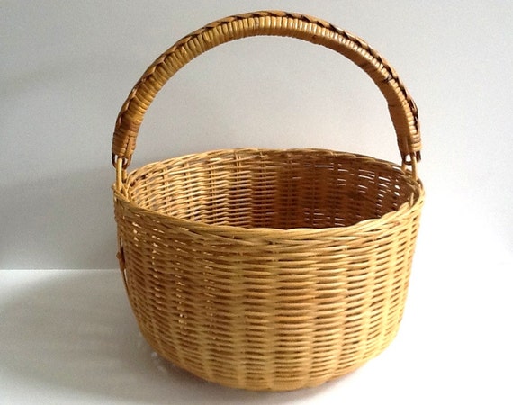 Round Woven Wicker Basket with Swing Handle Natural Color