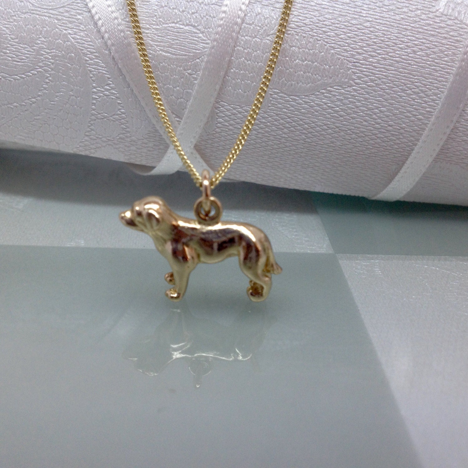 Labrador Pendant in Solid Gold.