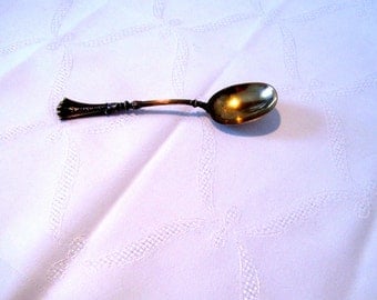 Vintage antique elaborately decorated Sugar Spoon (gold plated)