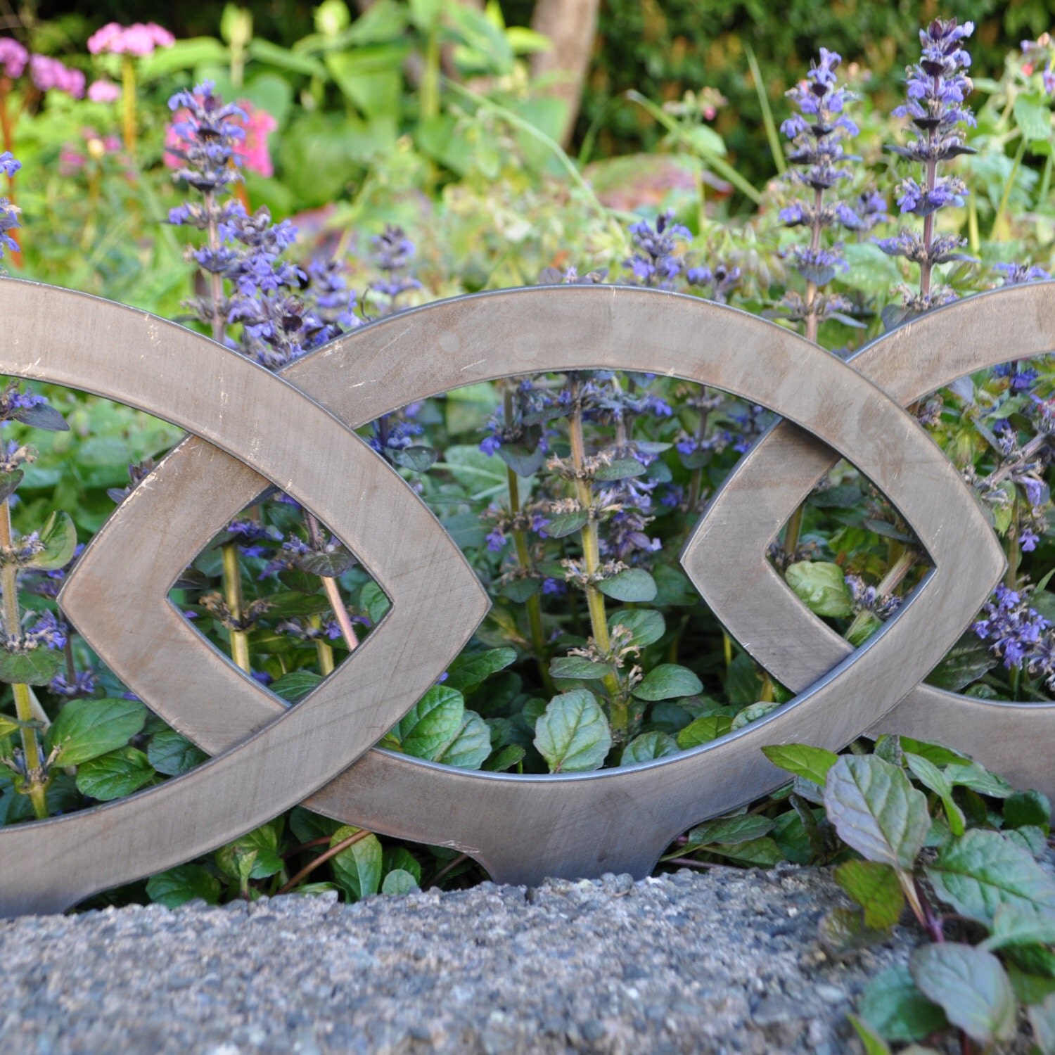 Decorative Steel Garden Edging Pointed Oval by Theropod Metal