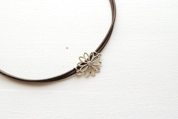 Silver flower choker Clearance