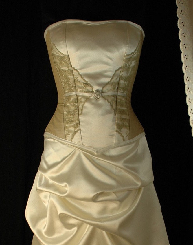Clementine Ready to ship in size 16 Bridal gown in ivory