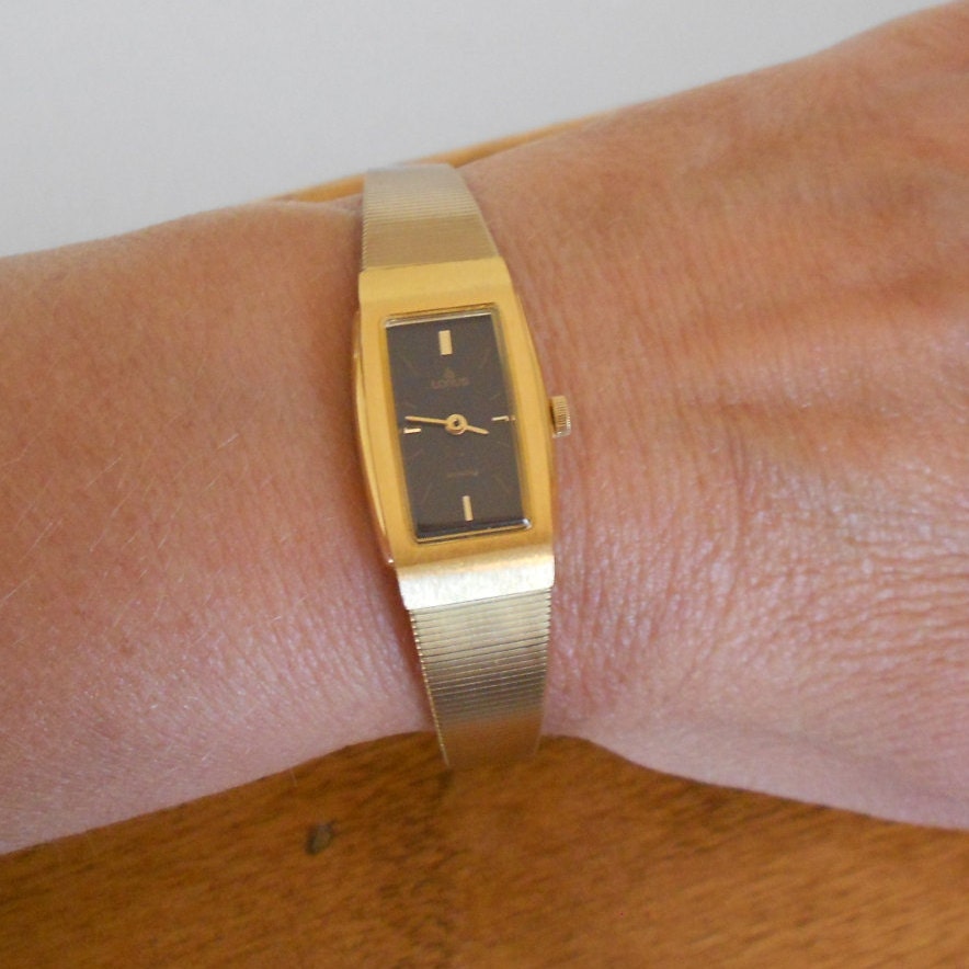 Gold Lorus ladies watch. Slimline. Vintage. New.