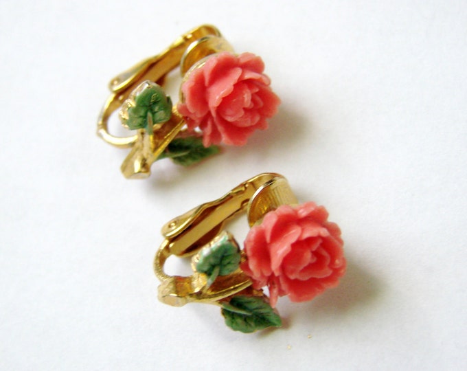 Vintage Carved Coral Celluloid Enamel Clip Earrings / Coral Celluloid / Green Enamel / Goldtone / Jewelry / Jewellery