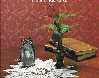 Vintage Thread Crochet Doily Pattern Book "Crocheting Doilies" Dover Needlework by Rita Weiss dated 1976