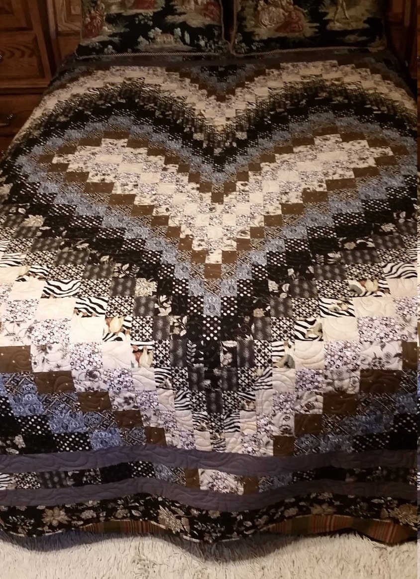 Bargello Heart Queen 97x100 Quilt black grey tan by Stitchnquilts