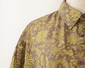 Mens silk shirt. Tan yellow shirt. Mens 80s printed shirt. 90s vacation shirt. tropical shirt. Size L