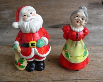 Vintage Santa Claus and Mrs Claus Christmas Figurines / Hand Crafted in Sri Lanka / Christmas Figurines / Retro Christmas Decor