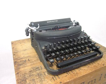 Extraordinary 1940 Remington Deluxe Noiseless Typewriter & Case!