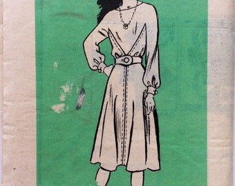 1970s boho style dolman sleeve dress with flared skirt Vintage sewing pattern US mail order 4813 Bust 40 Waist 32 Hip 42 Disco era 70s