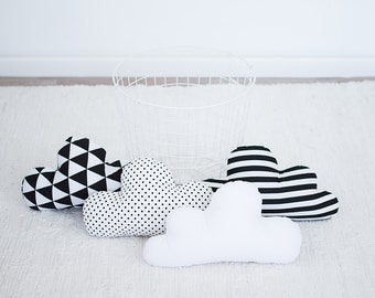 Kids Stuffed Cloud shaped pillow - Gift Ideas Baby Toddler Mobile - white black nursery room decor, Coussin pour bébé, coussin décoratif
