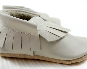 White Moccasins, Baby Moccasins, Handmade Moccasins, Leather Moccasins Baby, Toddler Moccasins, kids slippers, Snow leather, Stylish Kids