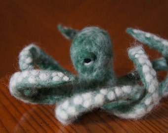 Octopus in felted wool (100% carded wool of sheep)