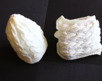 Set of neck and capfor women in ivory color.