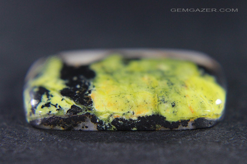 Serpentine in quartzite cabochon, New Mexico USA. 35.30 carats. from