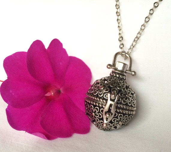 Items similar to Flower Aromatherapy Diffuser Locketvegan option on Etsy