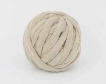 Chunky Yarn 1lb (450gr) 24mic Beige Merino Wool, Bulky Yarn, Wool Roving For Knitting And Felting. 100% wool.