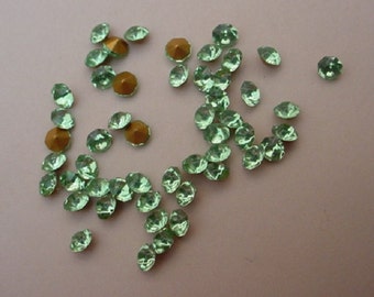 50 Peridot Chatons demi-fins SS10