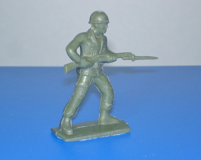 Vintage Plastic Green Army Man Tim-Mee Bayonet