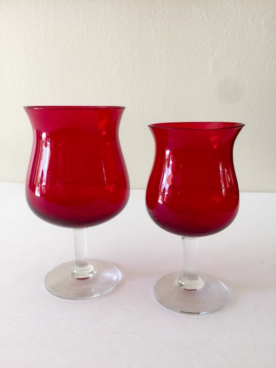 Items similar to Set of Eight Vintage Wine Glasses on Etsy
