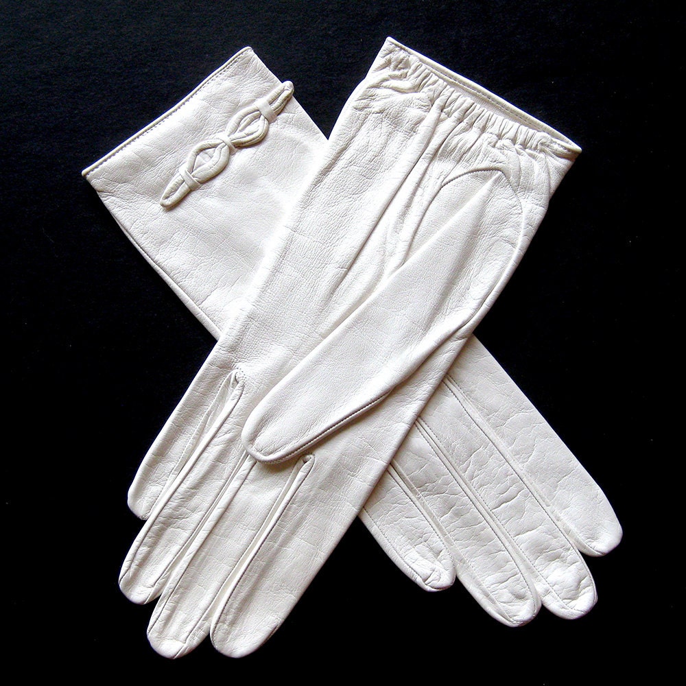 four-pairs-of-vintage-white-kid-gloves-classics-life