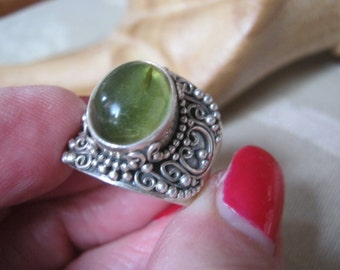Vintage exotic wide sterling silver band ring, sterling band ring green amber stone, ornate granulated sterling silver green amber ring sz 8