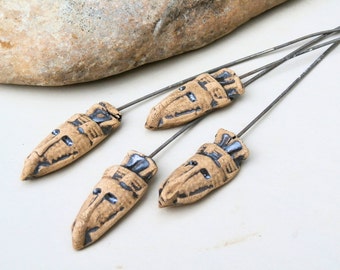 2 breloques tribales 3,5cm pour BO - longue tige - céramique - masque sorcier miniatures
