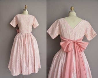 50s pink bombshell heavy lace large bow vintage party dress. vintage 1950s dress