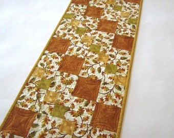 Fall Table Runner, Quilted Table Runner, Handmade Table Runner, Autumn Leaves, Oak Leaves, Rust, Green, Gold, Home Decor, Tablerunner, Fall
