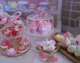 1:12 Pretty In Pink Cupcakes by IGMA Artisan Robin Brady-Boxwell - Crown Jewel Miniatures