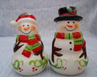 Winter Mittens Salt and Pepper Shakers Vintage Collectible