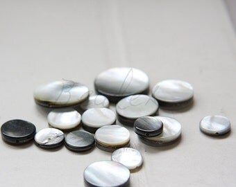 16 Pieces / Shell / Round / Semiprecious Stone / Necklace
