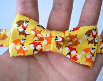 Infant Bow Tie in Tiny Foxes- Newborn Bowtie