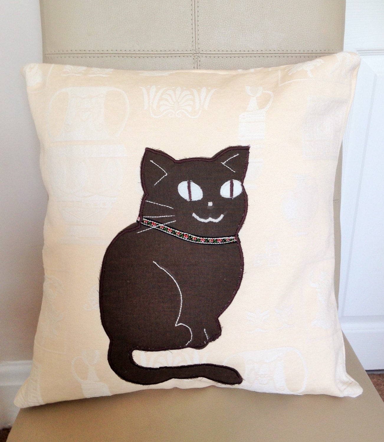 cushion with cat picture