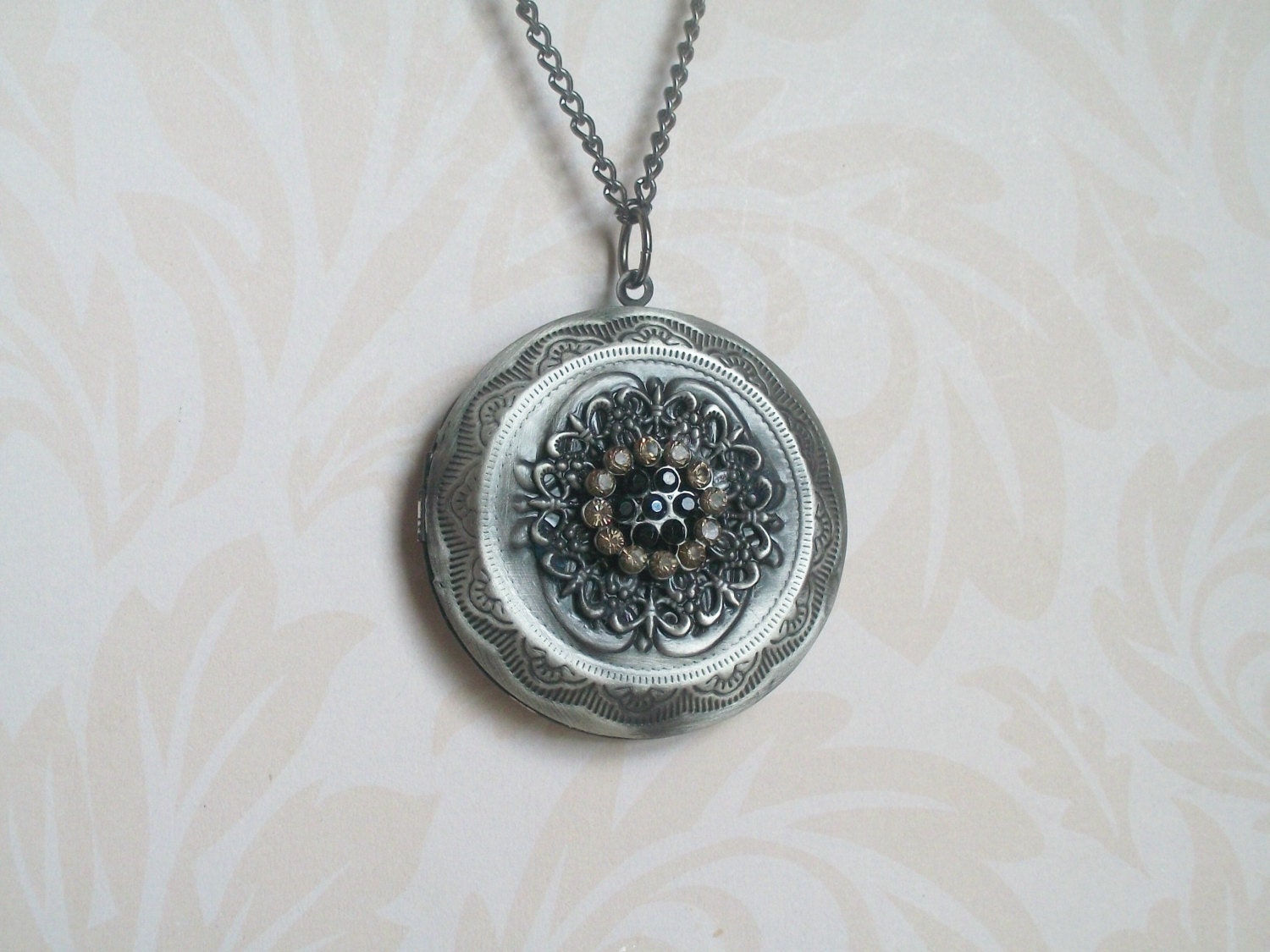 SALEPerfume Locket Aromatherapy Locket Necklace Lavender