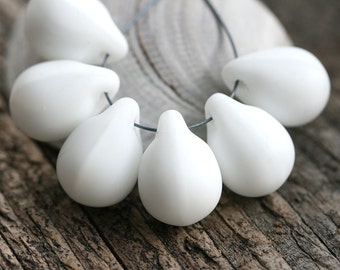 Matte White Teardrops, czech glass Briolettes, white glass drops, raindrop - 10x14mm - 6Pc - 1023
