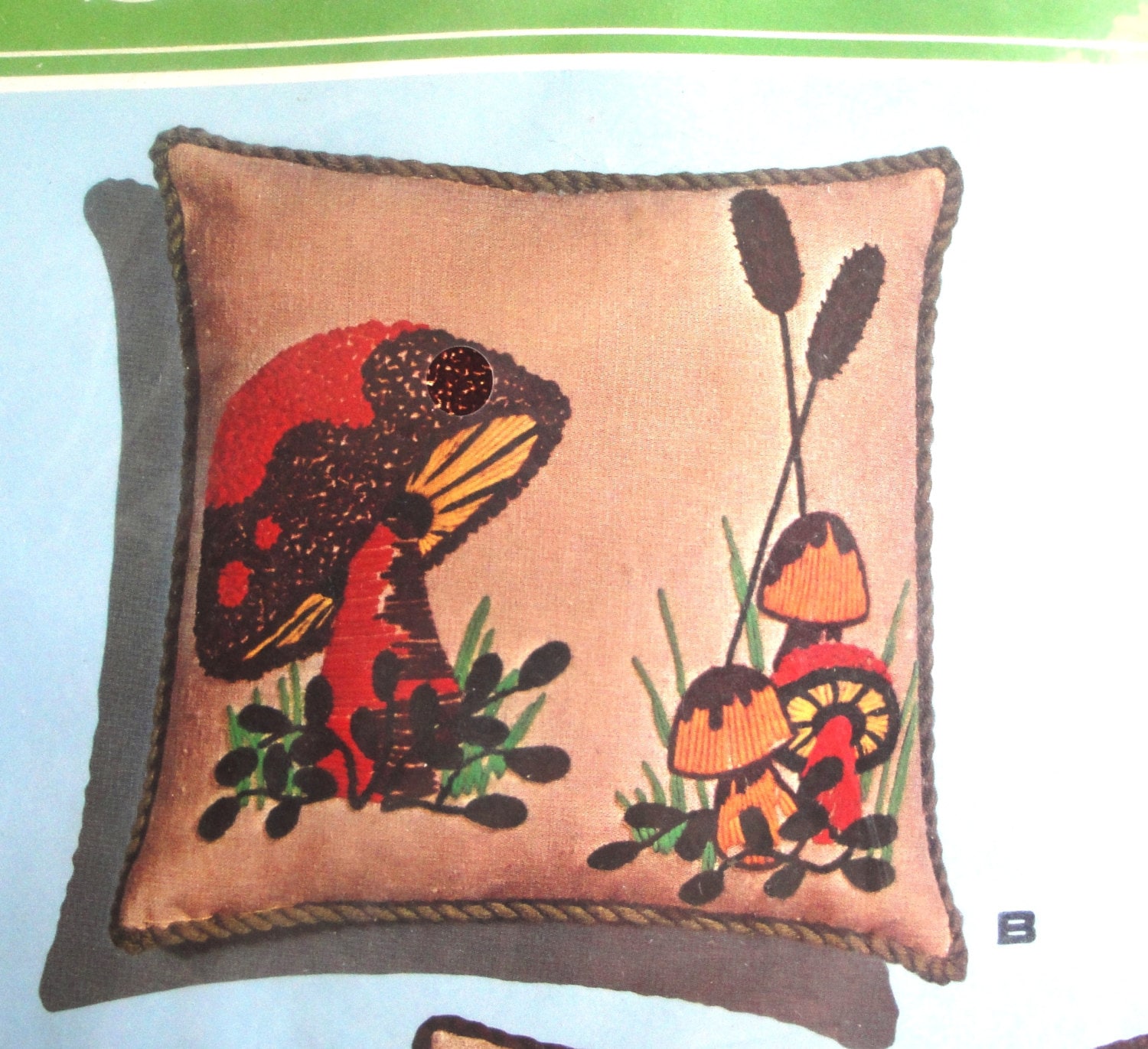 Vintage RetroRetro Crewel Embroidery Needlecraft Pillow Kit