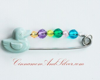 Novelty Retro Necklace Gift for Mom-to-Be, Cute Green Duck Pendant, Upcycled Retro Diaper Safety Pin, Beaded Pendant for New Moms