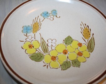 Vintage SPRINGTIME Flower Salad PLATE Hearthside Floral Expressions Japan Stoneware