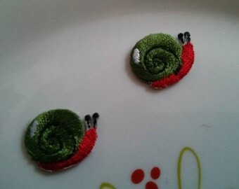 Wholesale lot 10pcs tiny snail embroidered iron on patch about 2cm