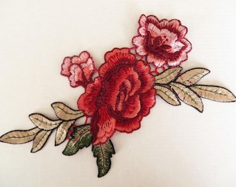 Small guipure lace embroidered applique / patch / corsage motif pink and burgundy