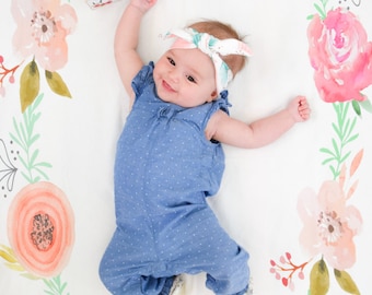 Wreath swaddle - growth chart - wreath swaddle - newborn to 1 year photo - baby photography - floral wreath for photos - milestone blanket