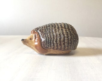 Vintage Wade trinket pot, ceramic hedgehog trinket pot, vintage trinket box, Wade whimsies, Wade England, wade figurine, hedgehog figurine