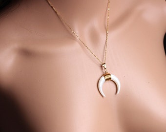 Crescent Moon Necklaces -- Double Horn Necklace With Electroplated Gold Edge Double Horn Charms Wholesale CQA-024